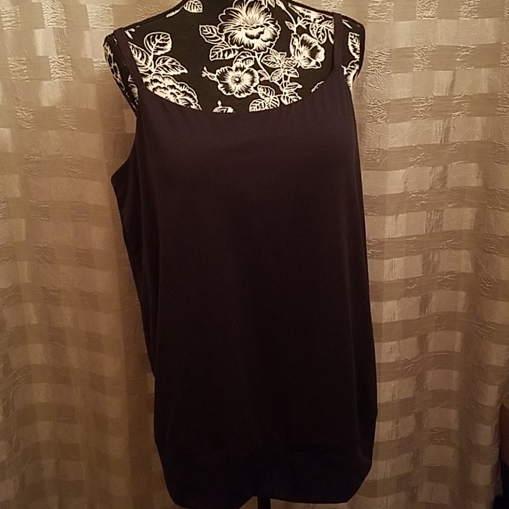 NWOT Under Armour exercise top